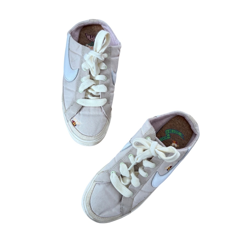 Nike court legacy mules bee embroidered l slip on sneakers